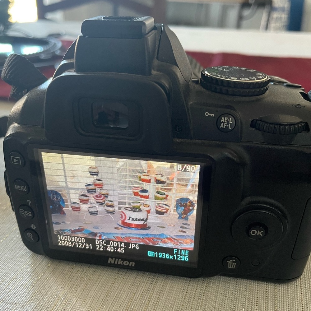 *SOLD* Nikon D3000 camera - Picture 4 of 6